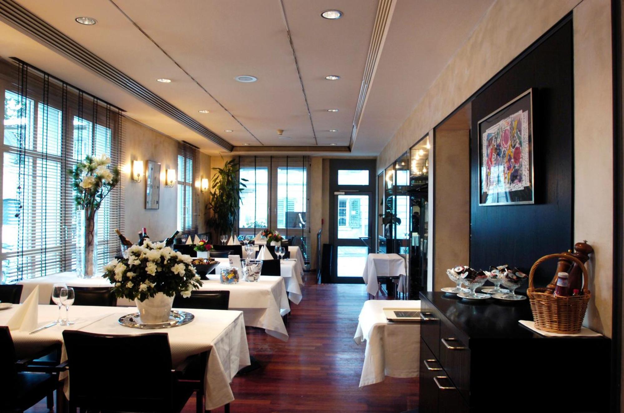 Hotel Ochsen อุสแตร์ ภายนอก รูปภาพ