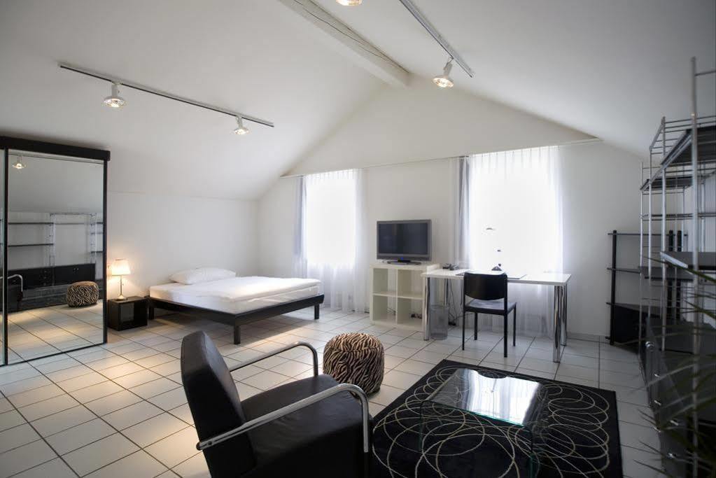Hotel Ochsen อุสแตร์ ภายนอก รูปภาพ