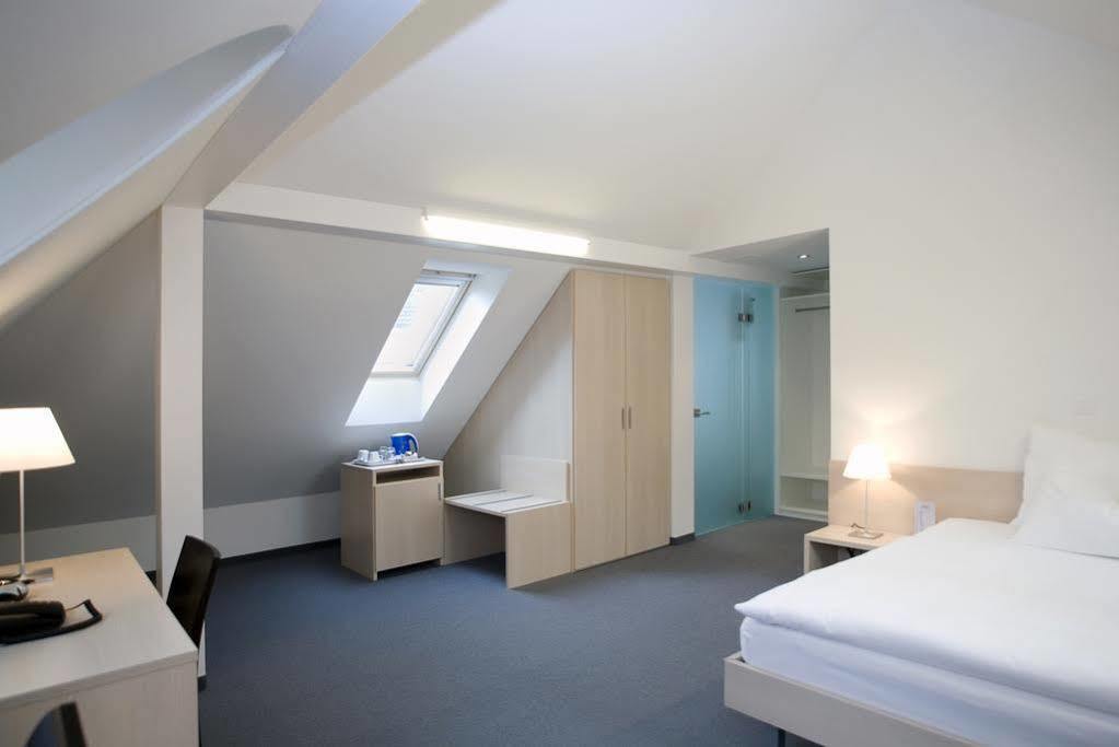 Hotel Ochsen อุสแตร์ ภายนอก รูปภาพ
