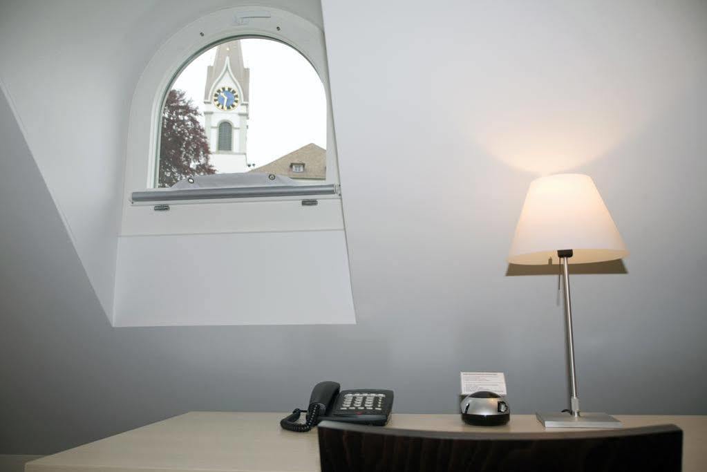 Hotel Ochsen อุสแตร์ ภายนอก รูปภาพ